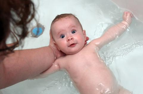 8 рекомендаций, как купать младенца, от доктора Комаровского