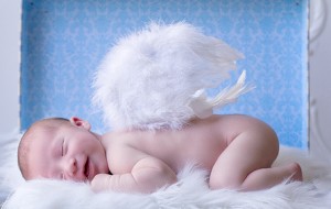 новорожденный ангел с крылышками 